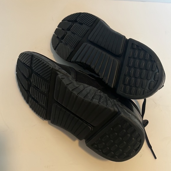 NEW Fabletics Cambria Performance Black Sneakers - Picture 8 of 8